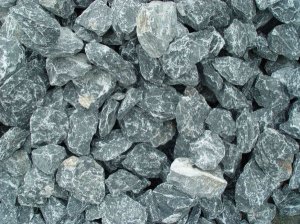 Alpensteine 150 - 250 - gebrochen, gespalten, Farbe: schwarz-weiß geadert (zur Zeit der Renner) - 