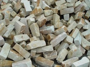 Knacker (Wesersandsteine) - Stapelsteine (gerne gesehen in modernen Gärten in Verbindung mit Gabionen), Farbe: beige, braun - 